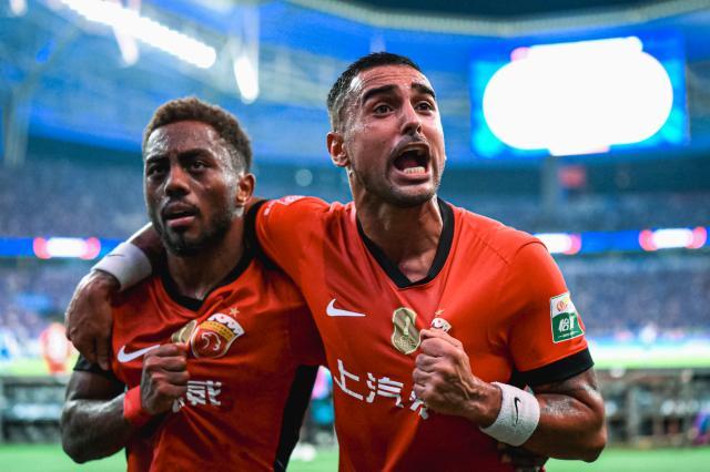 席上的李圣, 莱昂纳多抢 席上的李圣, 莱昂纳多抢