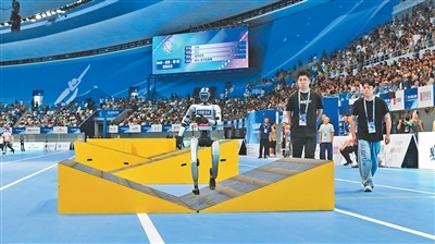 展开比拼 展开比拼