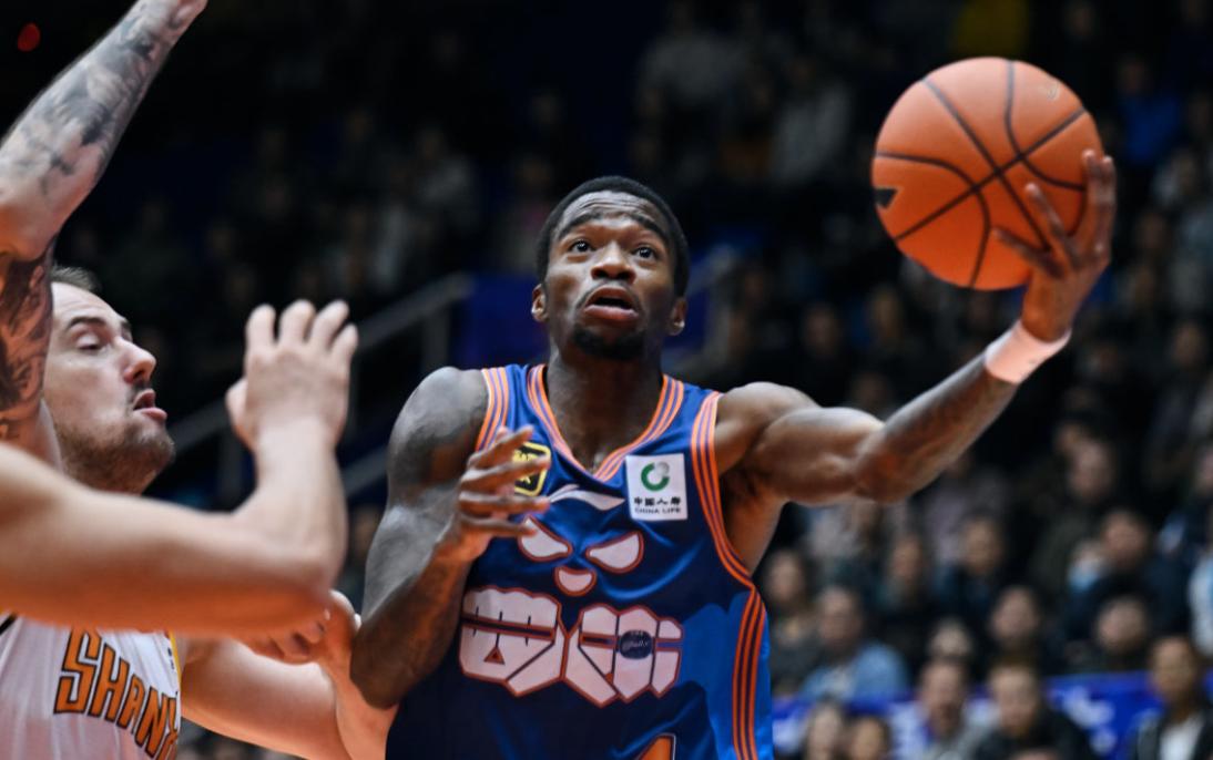 上海, 广东与四川, 几乎通过一 上海, 广东与四川, 几乎通过一