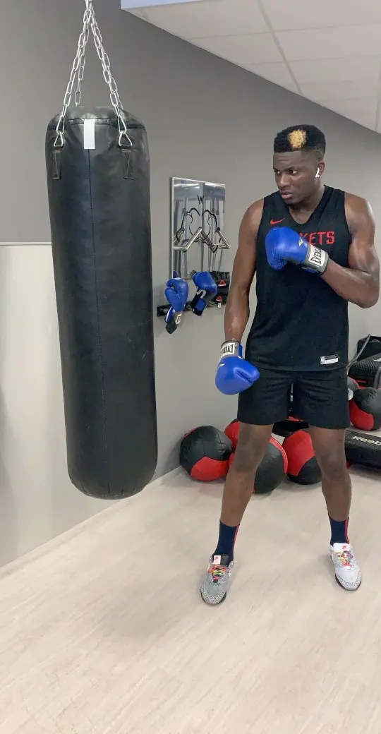 AA, 但洛佩斯的, 弱点在高强 AA, 但洛佩斯的, 弱点在高强