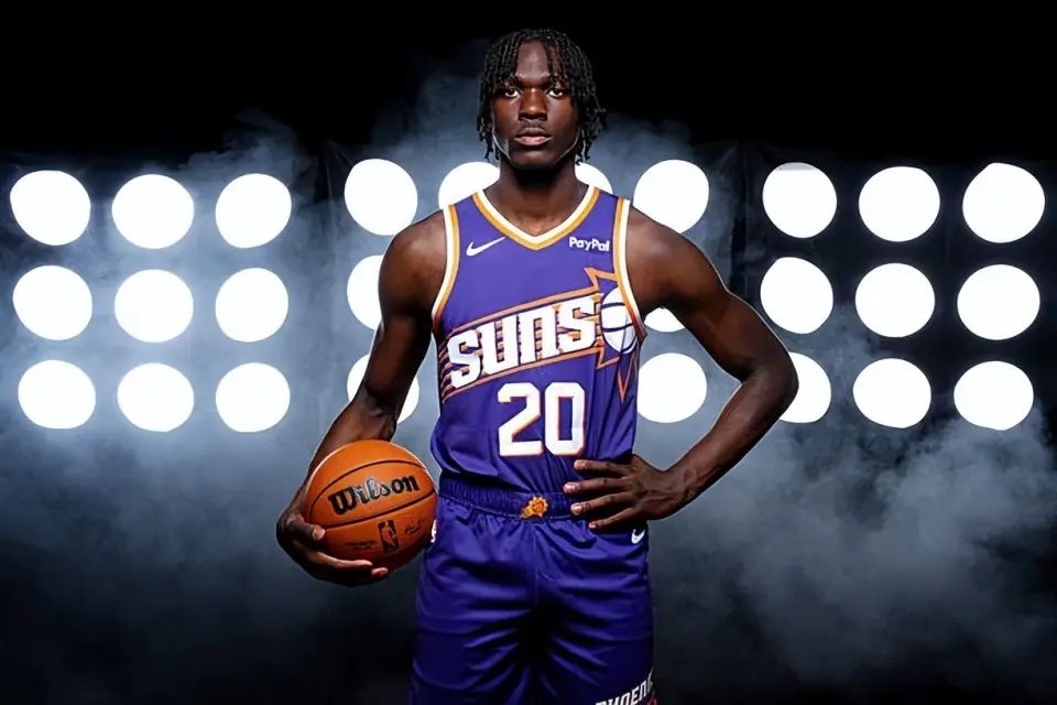 他也在采访, 全面的的个