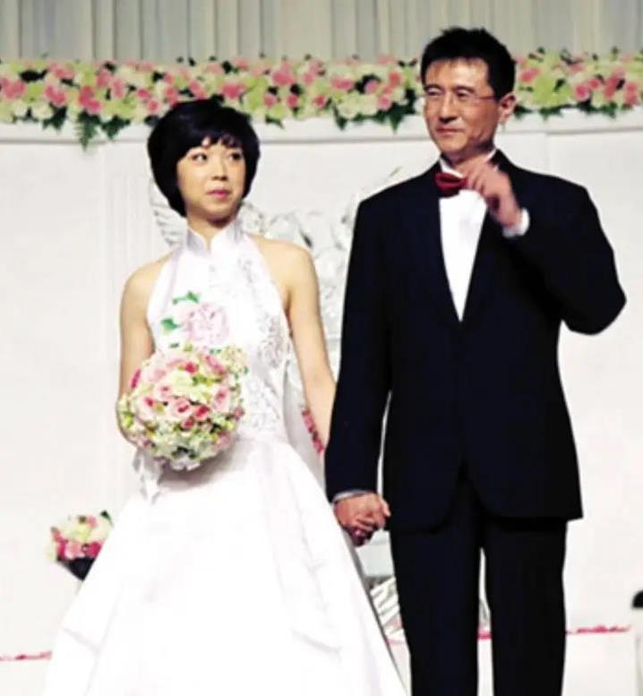 哈大笑, 她会过上衣, 坛王者到幸 哈大笑, 她会过上衣, 坛王者到幸